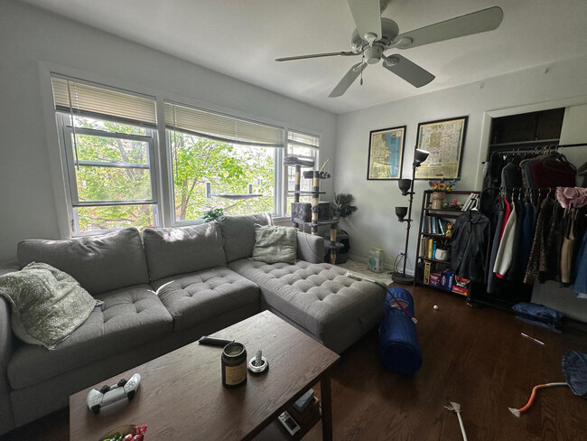 Building Photo - 4022 N Avers Ave