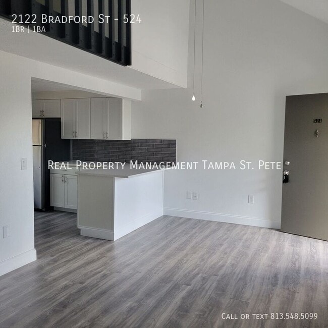 Building Photo - 2122 Bradford St