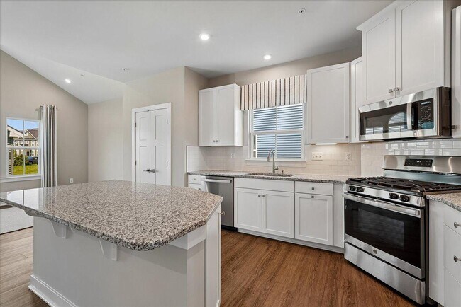 Building Photo - 1303 Potomac View Pkwy