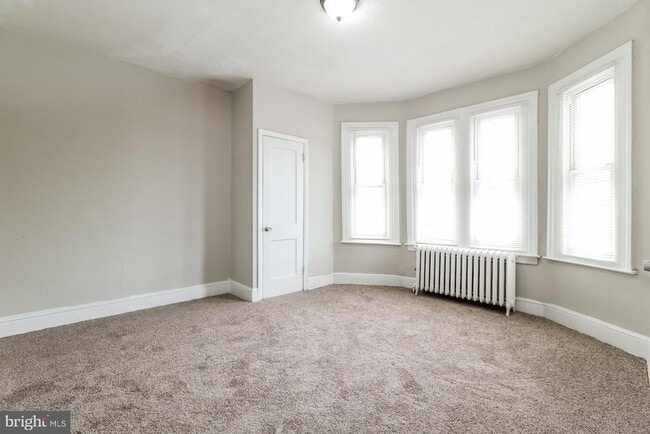 Building Photo - 2230 S 70th St