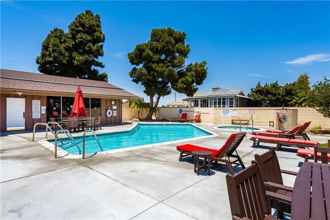 Building Photo - 16444 Bolsa Chica St