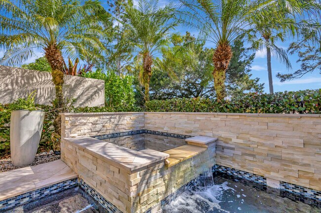 Building Photo - 128 Esperanza Way