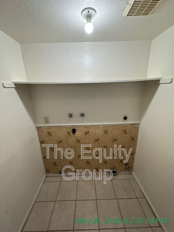 Building Photo - 3525 S County Center Dr