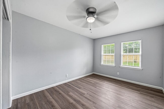 Building Photo - 5859 Flamingo Dr