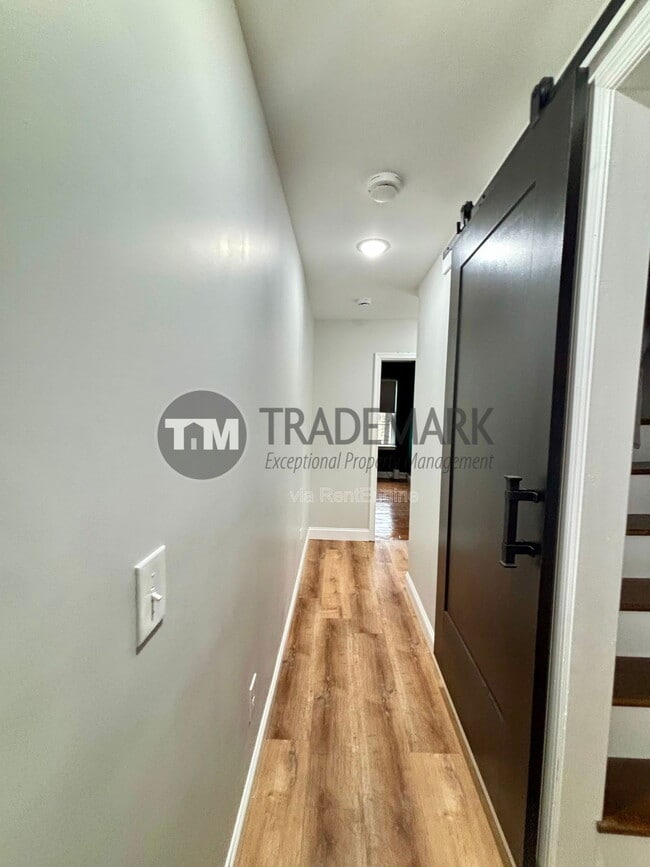 Building Photo - 758 Manor St