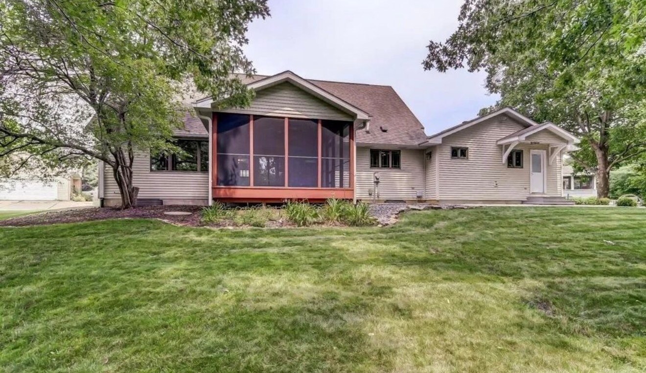 Building Photo - 3120 Kensington Dr