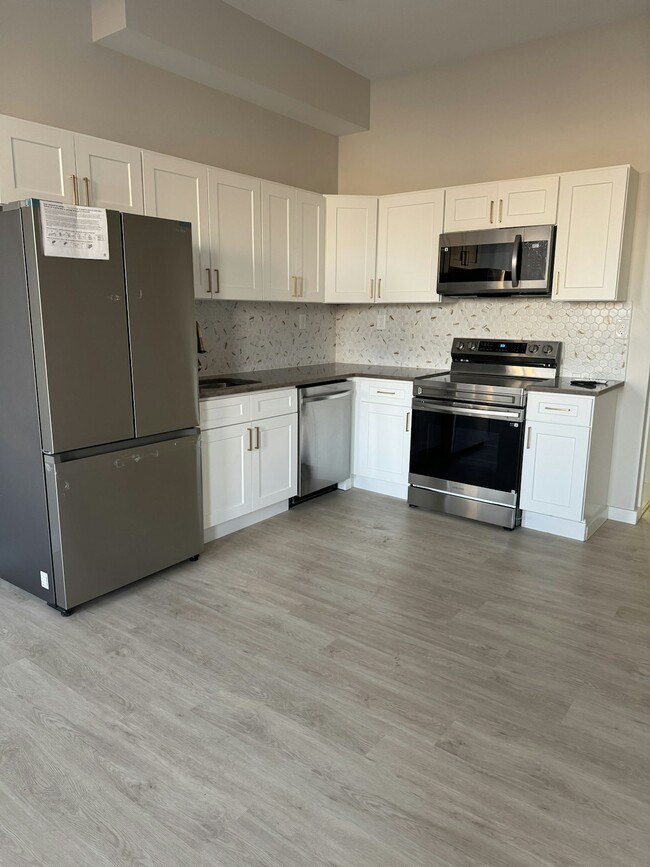 Building Photo - 2416 N Charles St