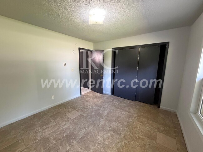 Building Photo - 21 Indiana-