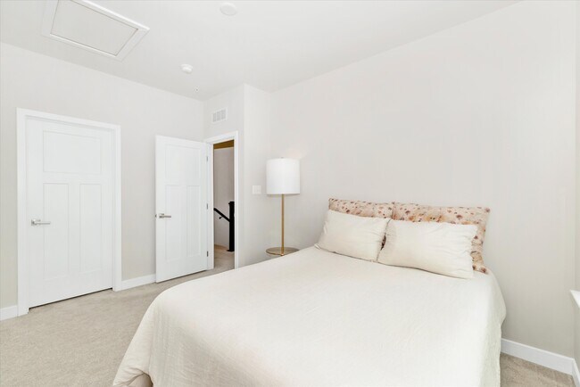 Building Photo - 5824 Pecking Stone St