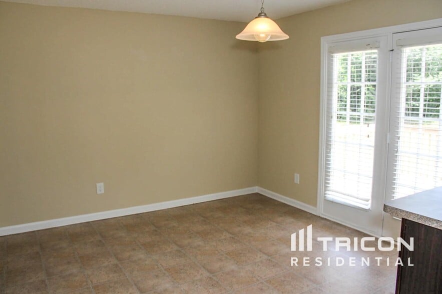 Building Photo - 1693 Bismarck Cir