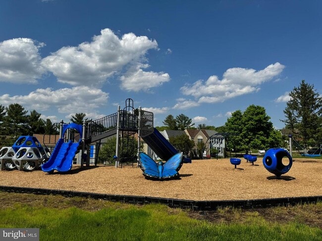 Building Photo - 6453 Linleigh Way