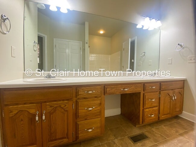 Building Photo - Great Family Home