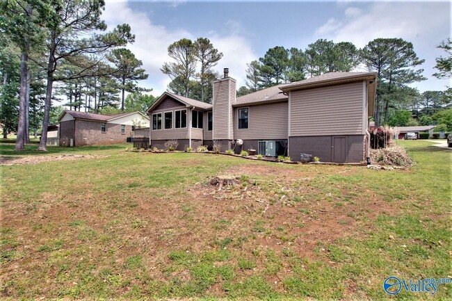 Building Photo - 697 Crestview Dr