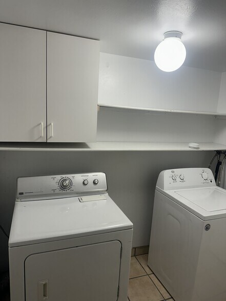 Building Photo - 3051 S Ursula Cir