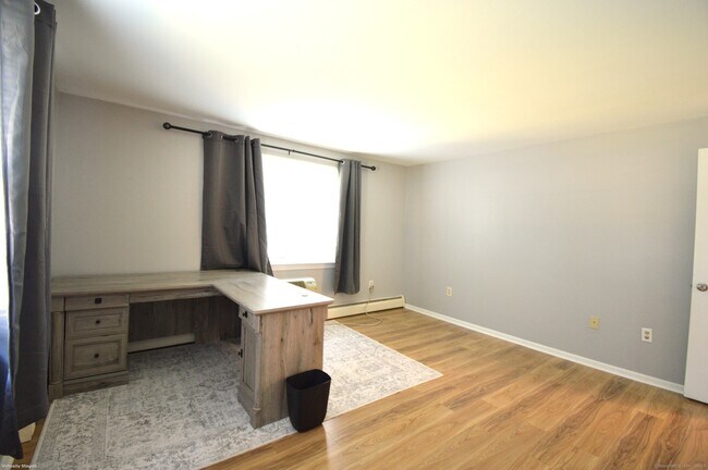 Building Photo - 1250 Farmington Ave