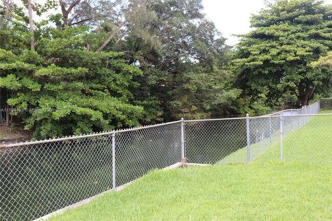 Building Photo - 6955 SW 66th Ave