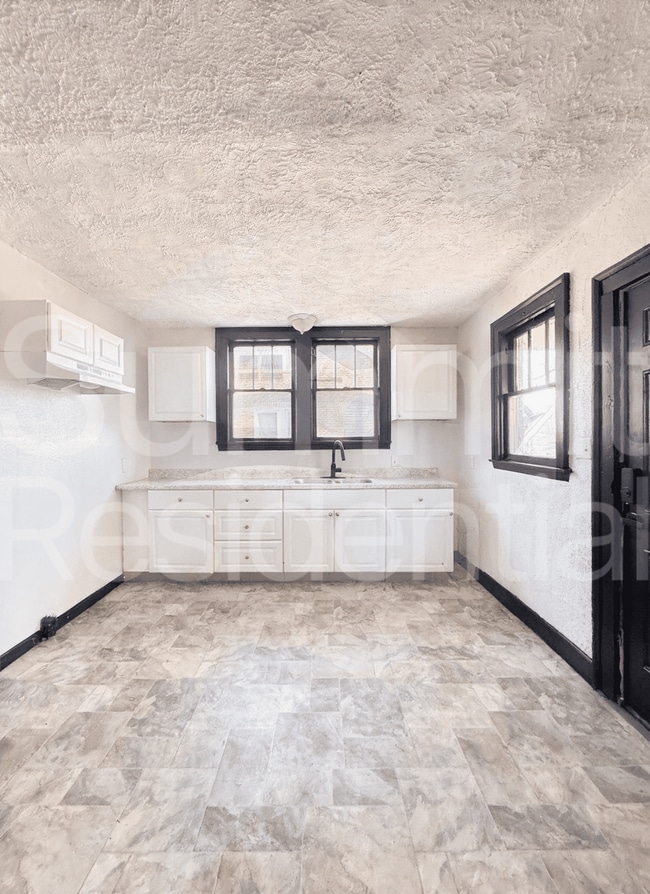 Building Photo - 4 Bedroom House for Rent