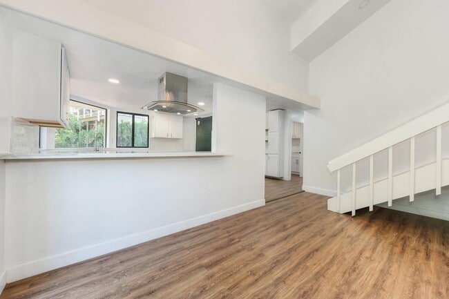 Building Photo - 23986 Oakmont Way