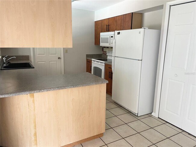Building Photo - 2753 Foxdale Dr
