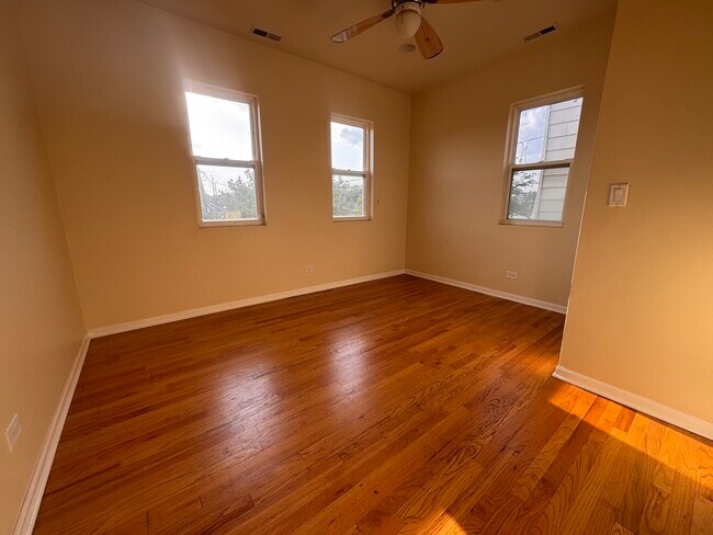 Building Photo - 6204 S Claremont Ave