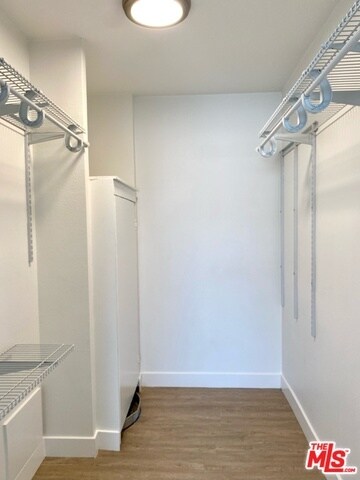 Building Photo - 435 N Oakhurst Dr