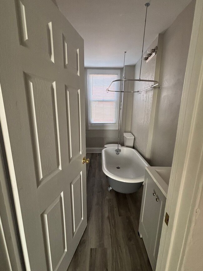 Building Photo - NCH - 850-852 E Livingston Ave.