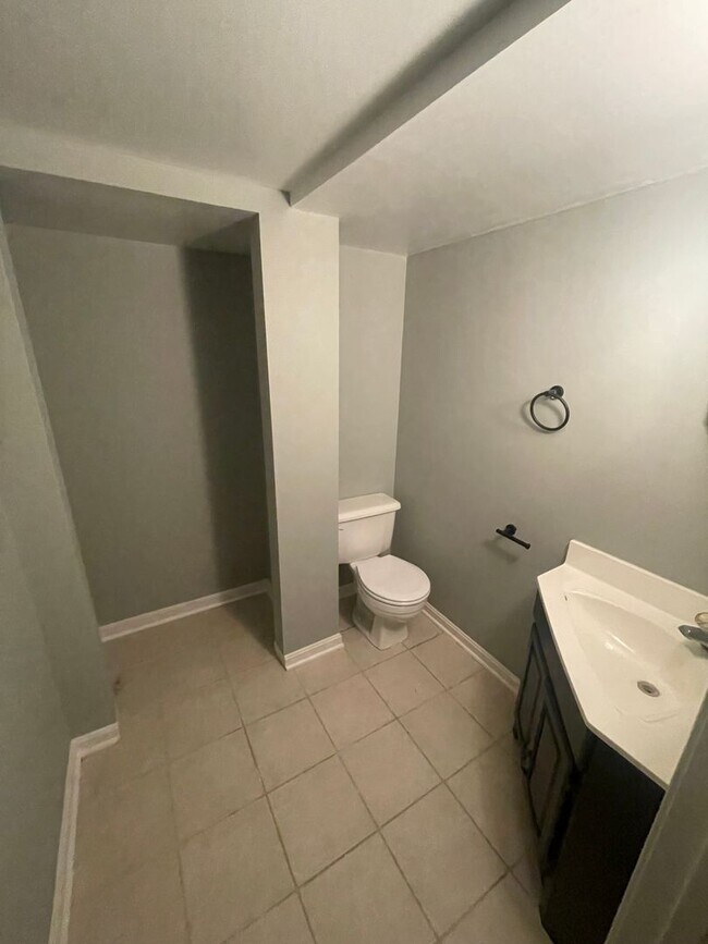 Building Photo - Available Now! Updated townhome in Havre D...