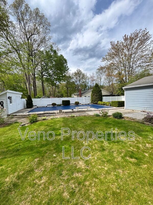 Building Photo - 23 Glenwood Dr