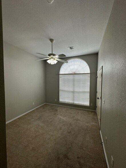 Building Photo - 4821 SE 41st St