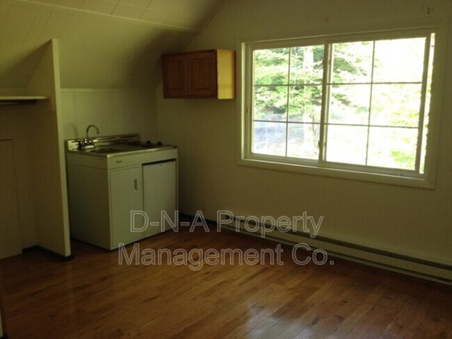 Building Photo - 108 3rd St