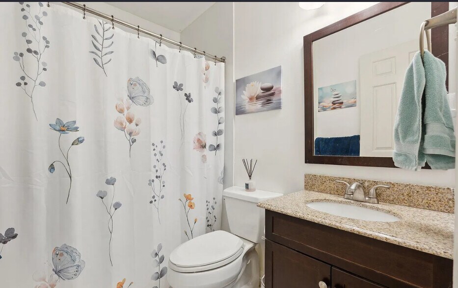 Building Photo - 8 Deer Run Ct