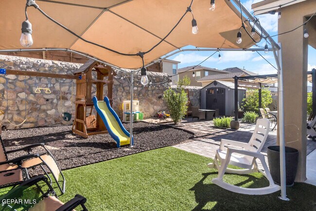 Building Photo - 12581 Blue Heron Dr