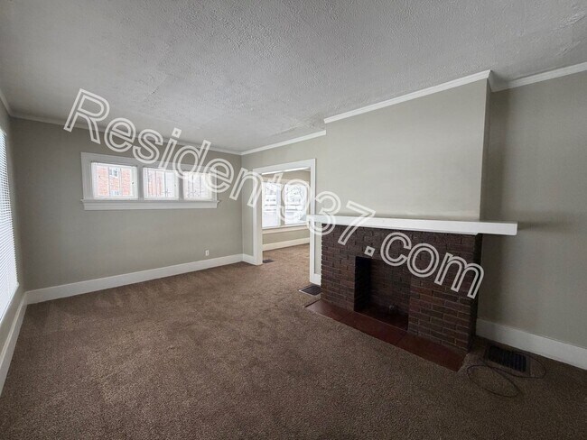 Building Photo - 2 Bed 1 Bath