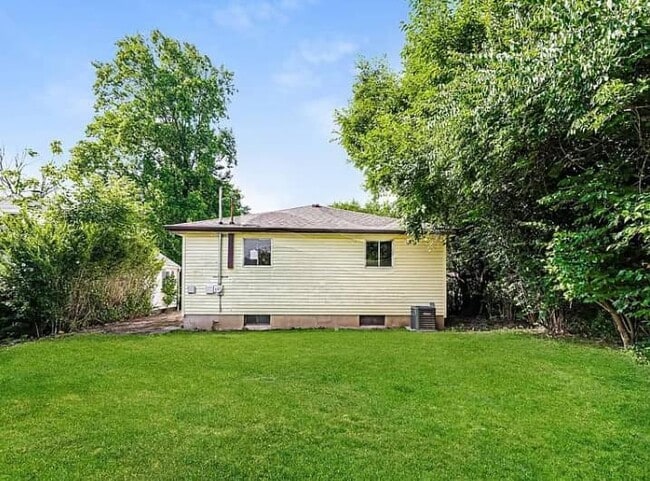 Building Photo - 1740 Windemere Dr