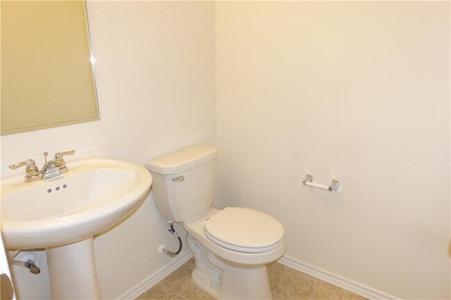 Building Photo - 1001 Hillrose Dr