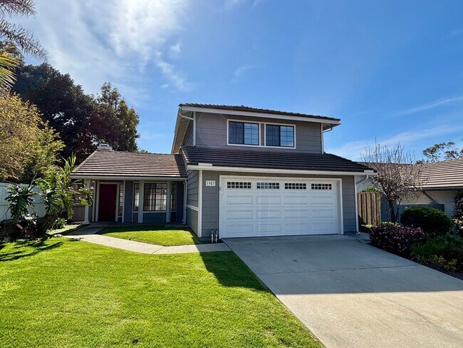 Primary Photo - Beautiful Home in Shadowridge