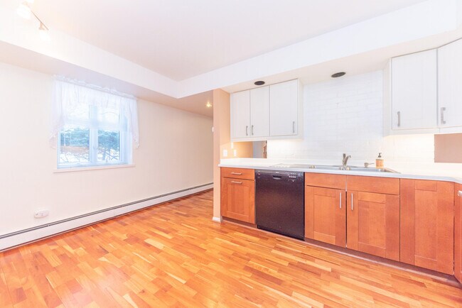 Building Photo - 1915 Geddes Ave