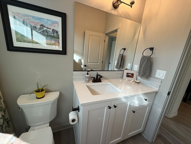 Building Photo - Immaculate 3-Bedroom Home with Open Layout in Crescent Creek