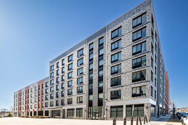 Building Photo - 10 Schroeders Walk