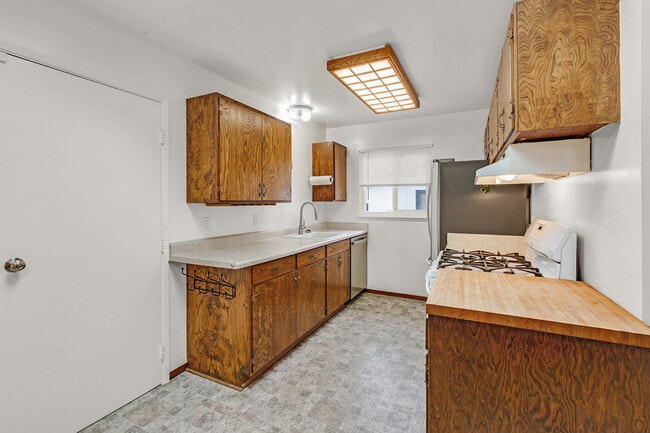 Building Photo - 1163 Crespi Dr