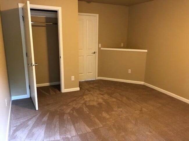 Building Photo - Kent Duplex