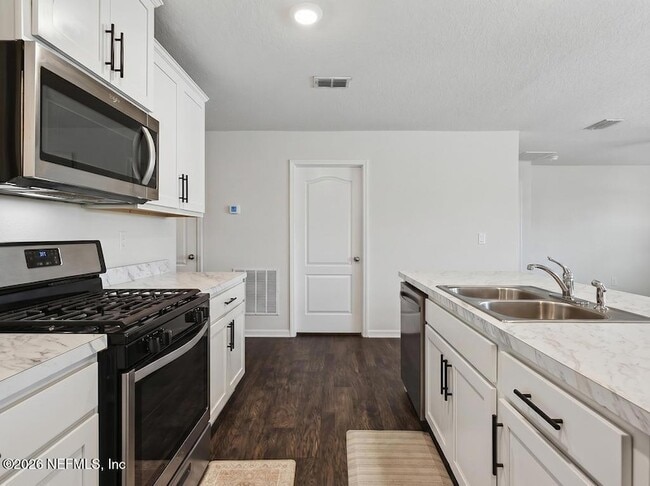 Building Photo - 152 Jarama Cir