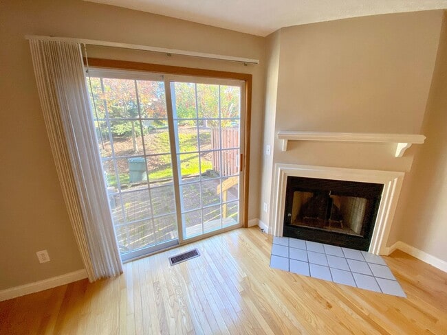 Building Photo - Beautiful Bethel Commons Condo For Rent In Dublin Schools