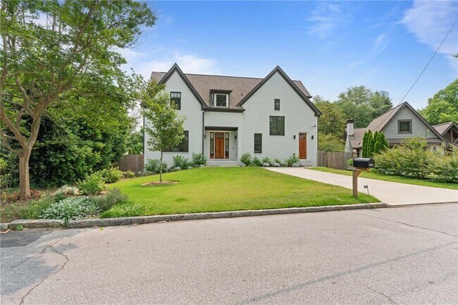 Building Photo - 2071 Fairhaven Cir NE