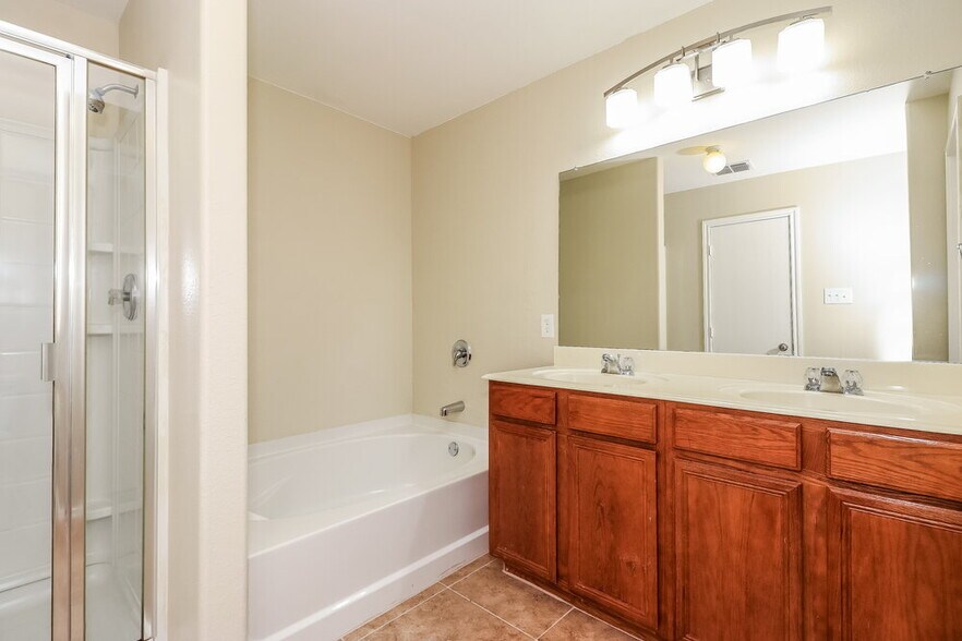 Building Photo - 636 Horn St