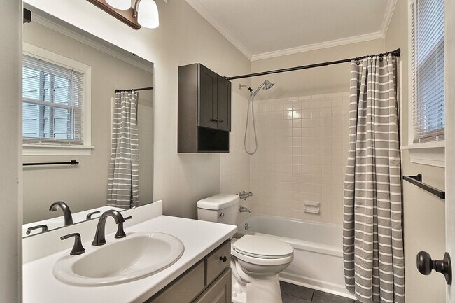 Building Photo - Riverhill Apartments