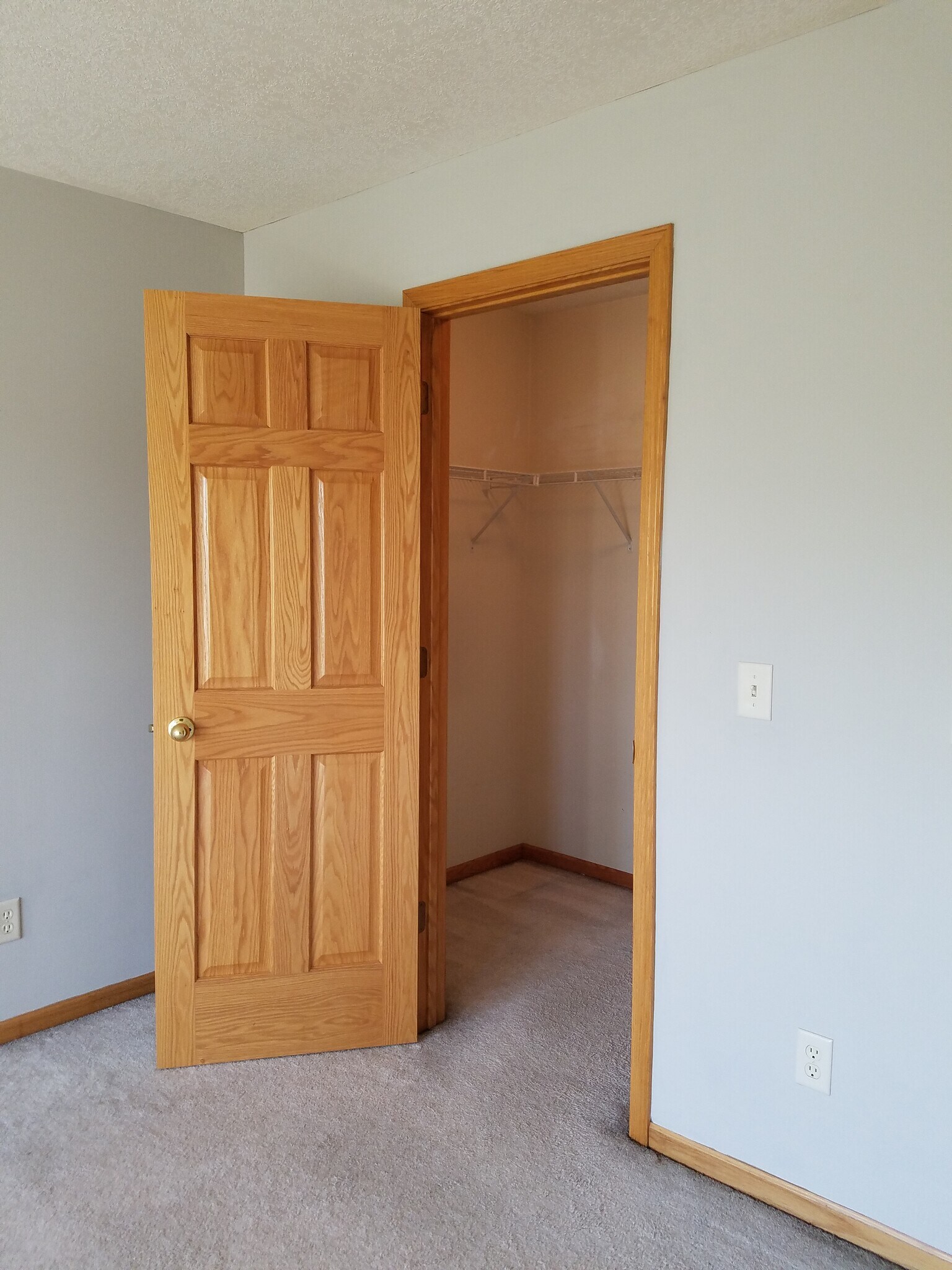 Master walk in closet - 2407 Foxglove Cir
