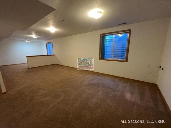 Building Photo - 5921 Fossil Dr