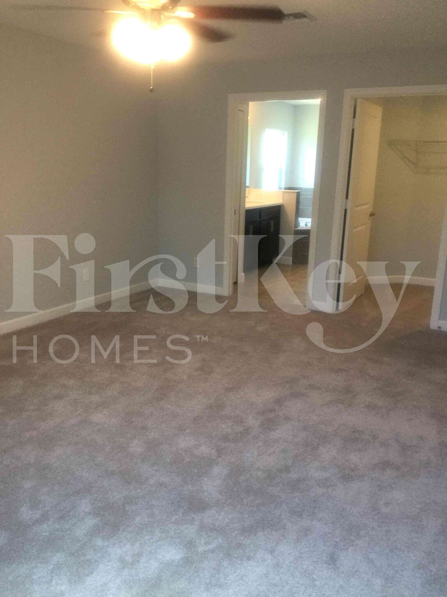 Building Photo - 328 SW Ridgecrest Dr