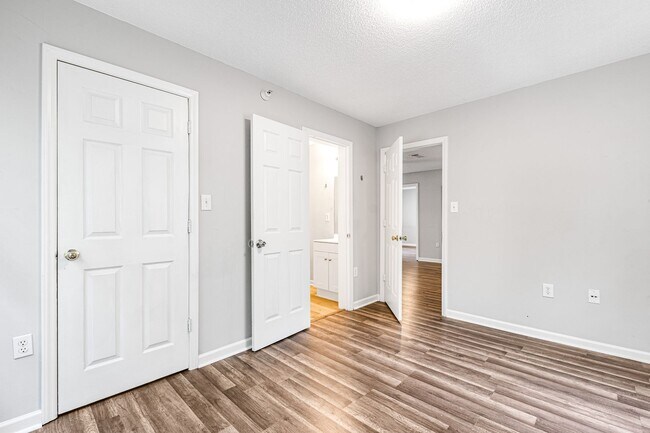 Building Photo - University Woods Retreat: 4 BR/4 Bath minutes to NCSU!